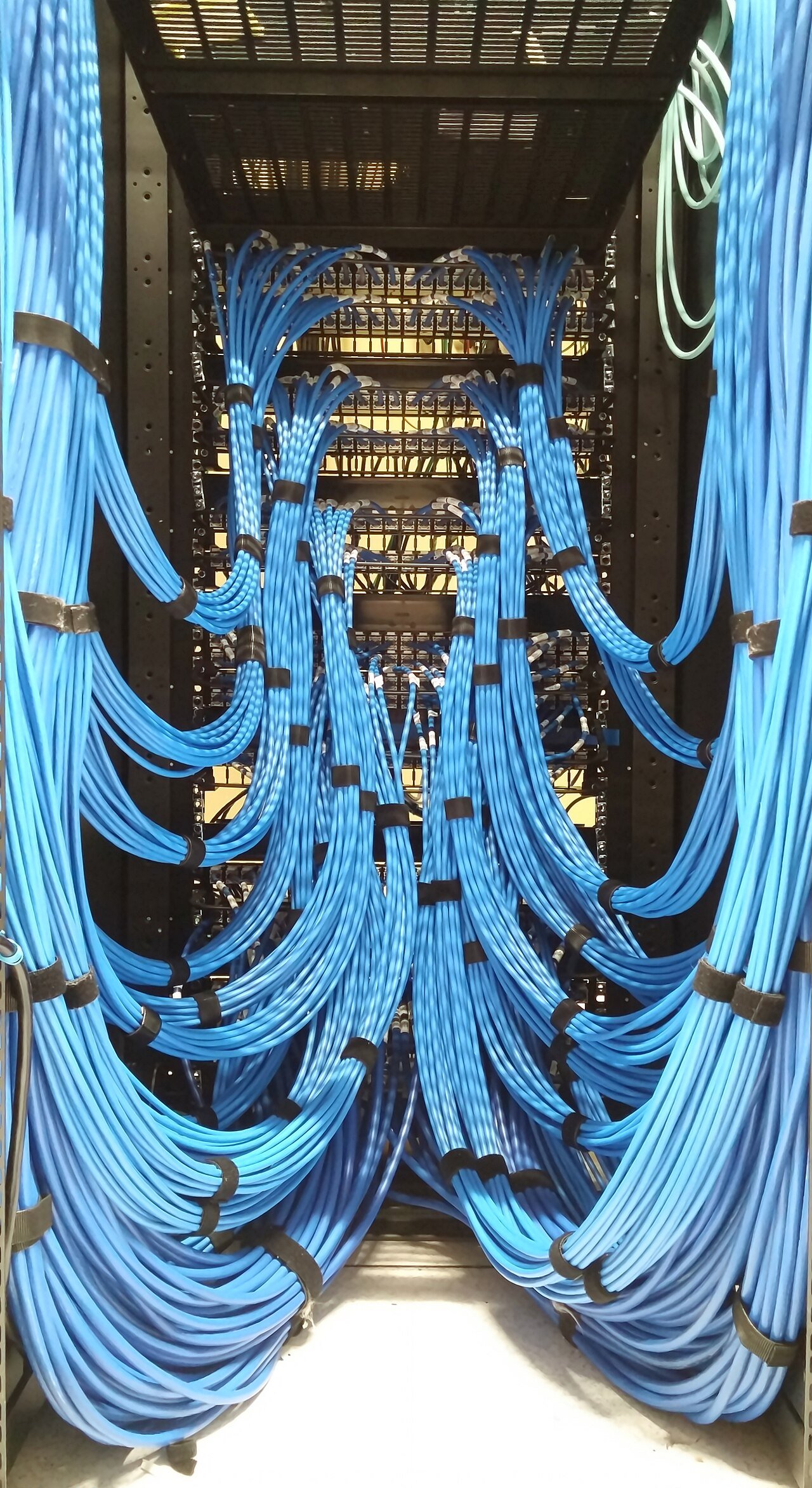 Best Cable Management Solutions for Your Desk in 2026